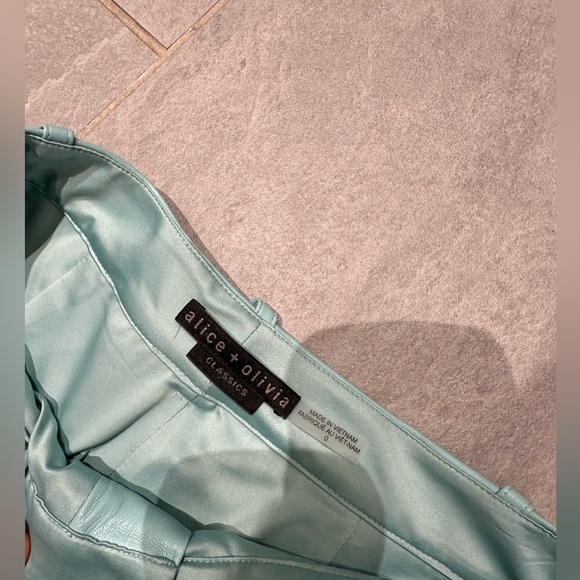 Alice + Olivia pleated Conroy tailored shorts - Picture 6 of 6